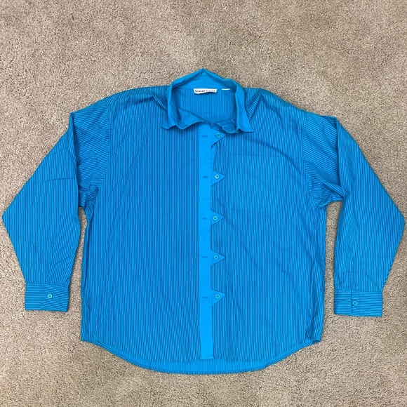 Funky Triangular-Buttonhole Blouse - Picture 5 of 5